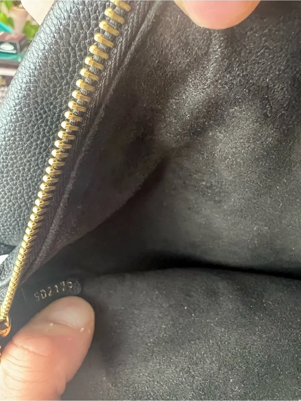 Louis Vuitton Black Monogram Empreinte Crossbody Shoulder Bag - Picture 15 of 16